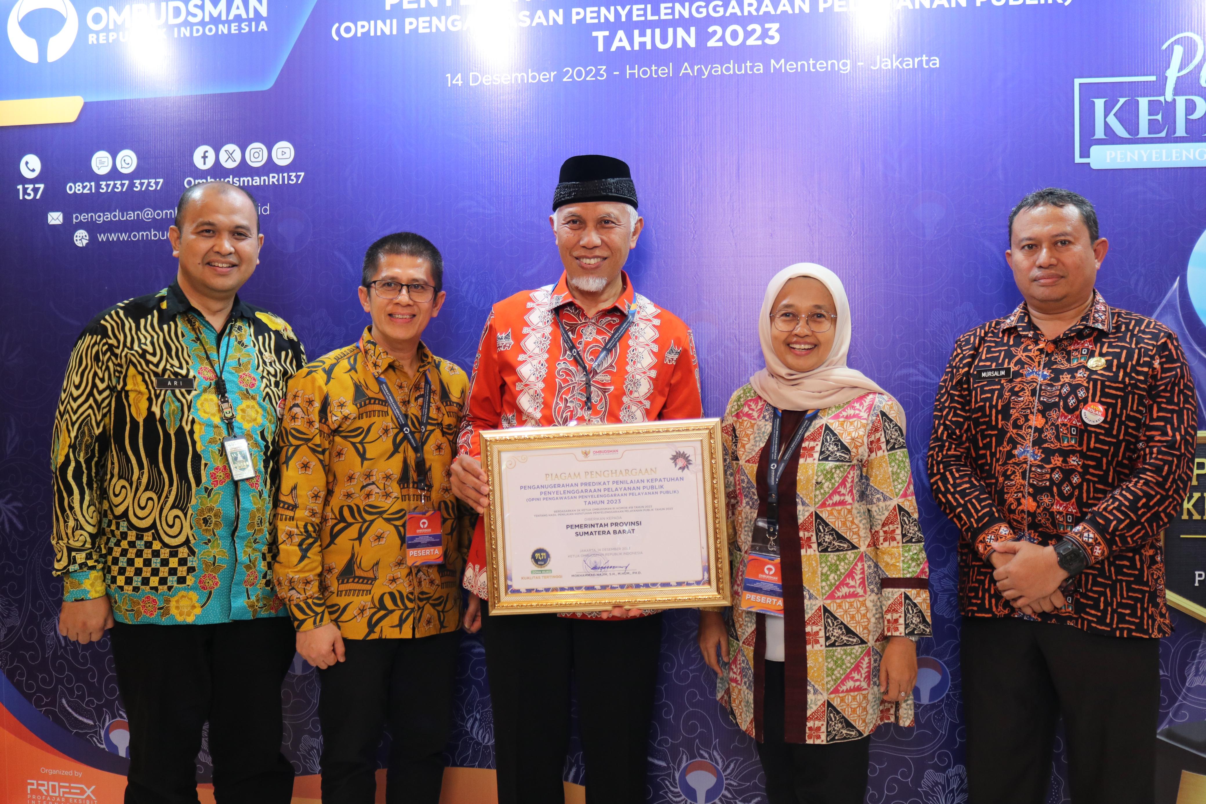 Pemprov Sumbar Raih Penghargaan Kepatuhan Pelayanan Publik 2023 