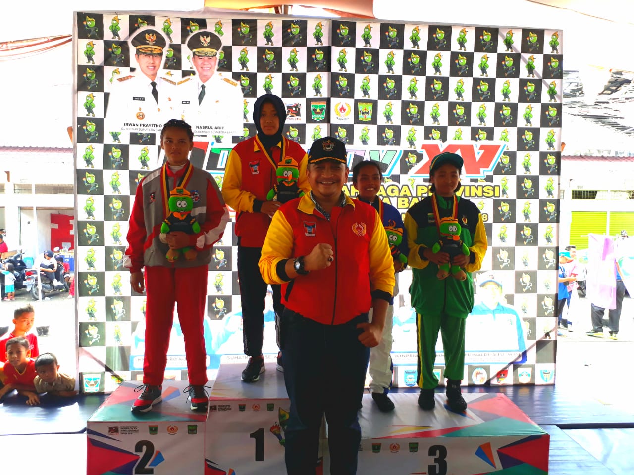 KOTA PADAMG DAN PADANG PARIAMAN BERBAGI EMAS GULAT PORPROV