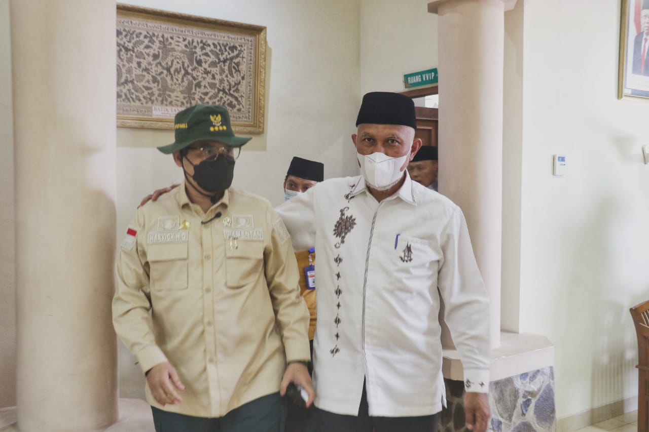 Gubernur Sumbar dan Wamentan Harvick Bahas Peluang Hilirisasi Sorgum di Sumbar