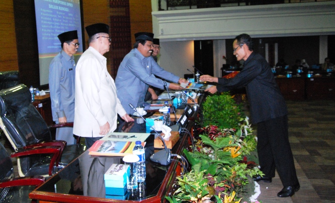 PEMPROV SUMBAR DIMINTA DONGKRAK PENDAPATAN ASLI DAERAH