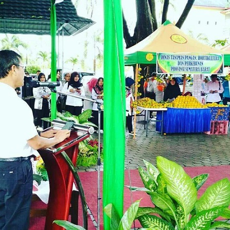 Gubernur Buka Bazar Tani Sumbar 