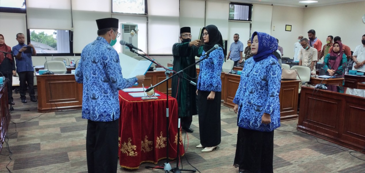 Sekretaris DPRD Sumbar Lantik Dua Pejabat Eselon IV