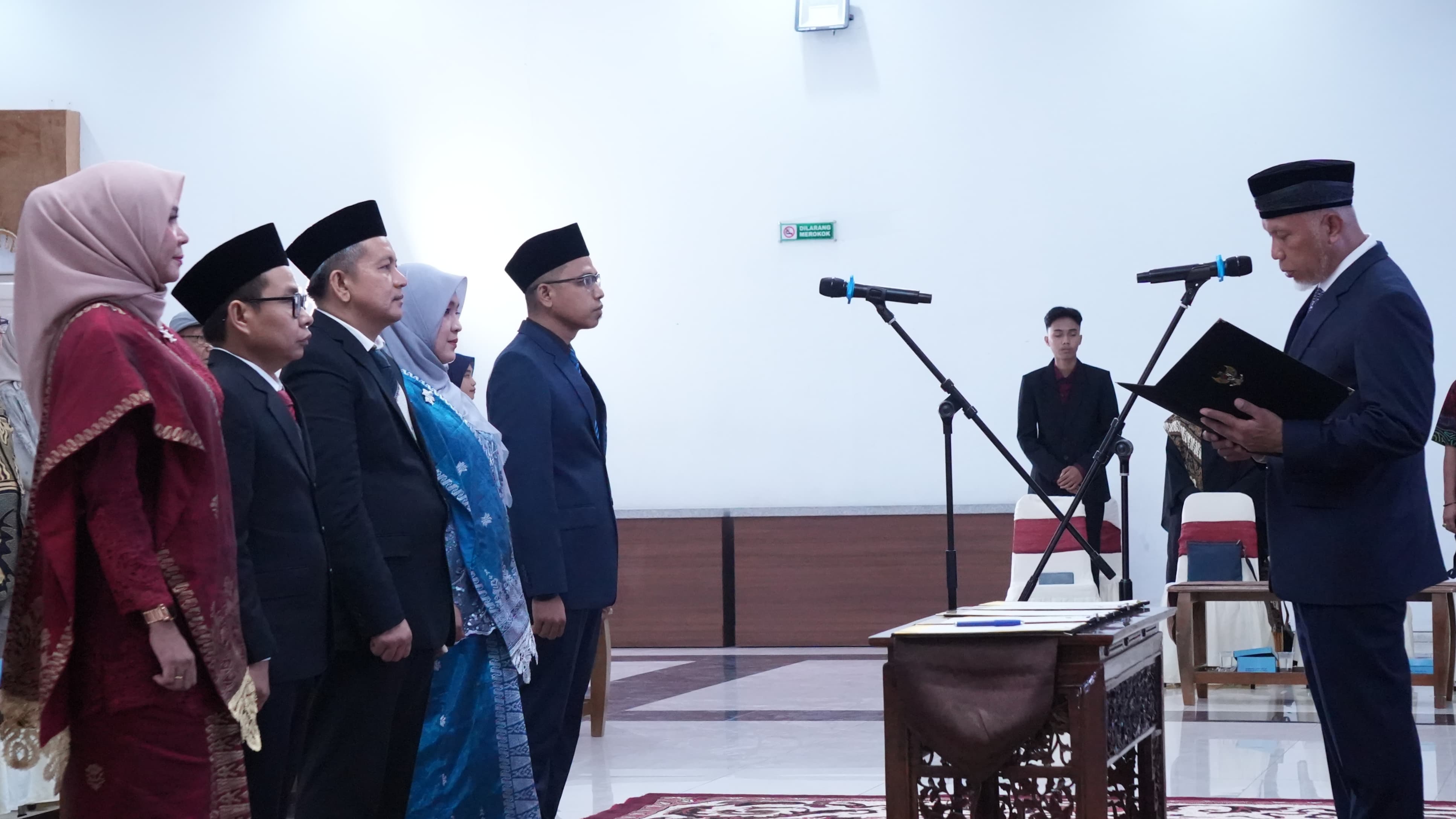 Penantian Panjang Calon Komisioner Berakhir, Gubernur Mahyeldi Lantik Anggota Komisi Informasi Sumbar Periode 2024-2028 