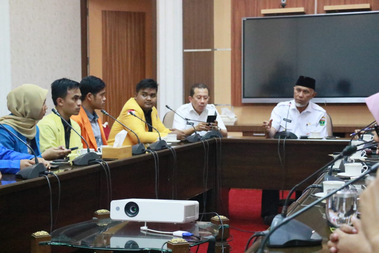 Terima Audiensi BEM Sumbar, Gubernur Mahyeldi Dengar Pendapat Mahasiswa