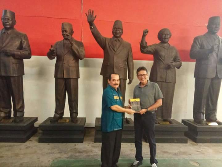 Kunjungan Gubernur ke Studio Seni Putra Minang di Yogyakarta