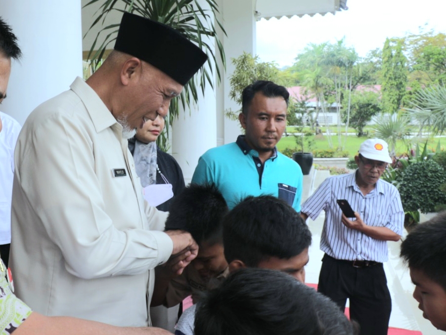 Gubernur Mahyeldi Lepas Batung Taba FC U-12 Berlaga di Liga Muda FOPSSI di Semarang