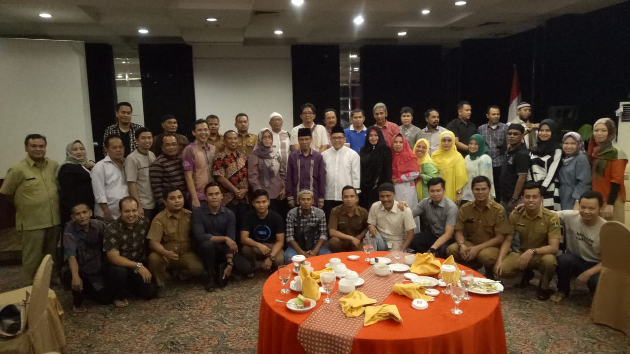 Karyawan DPM&PTSP Prov. Sumbar melaksanakan Buka Puasa Bersama