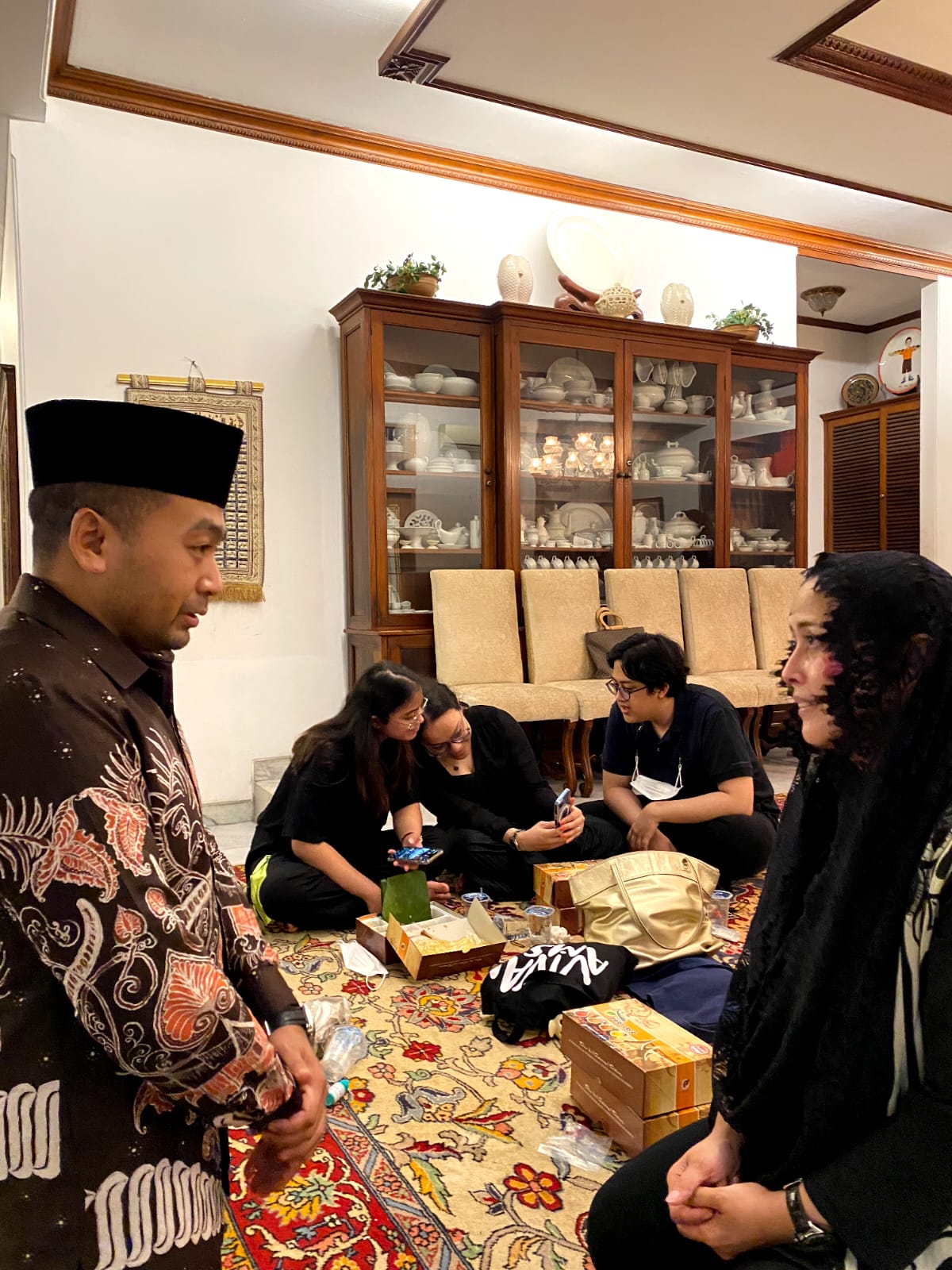 Wagub Sumbar Beri Penghormatan Terakhir di Rumah Duka Fahmi Idris