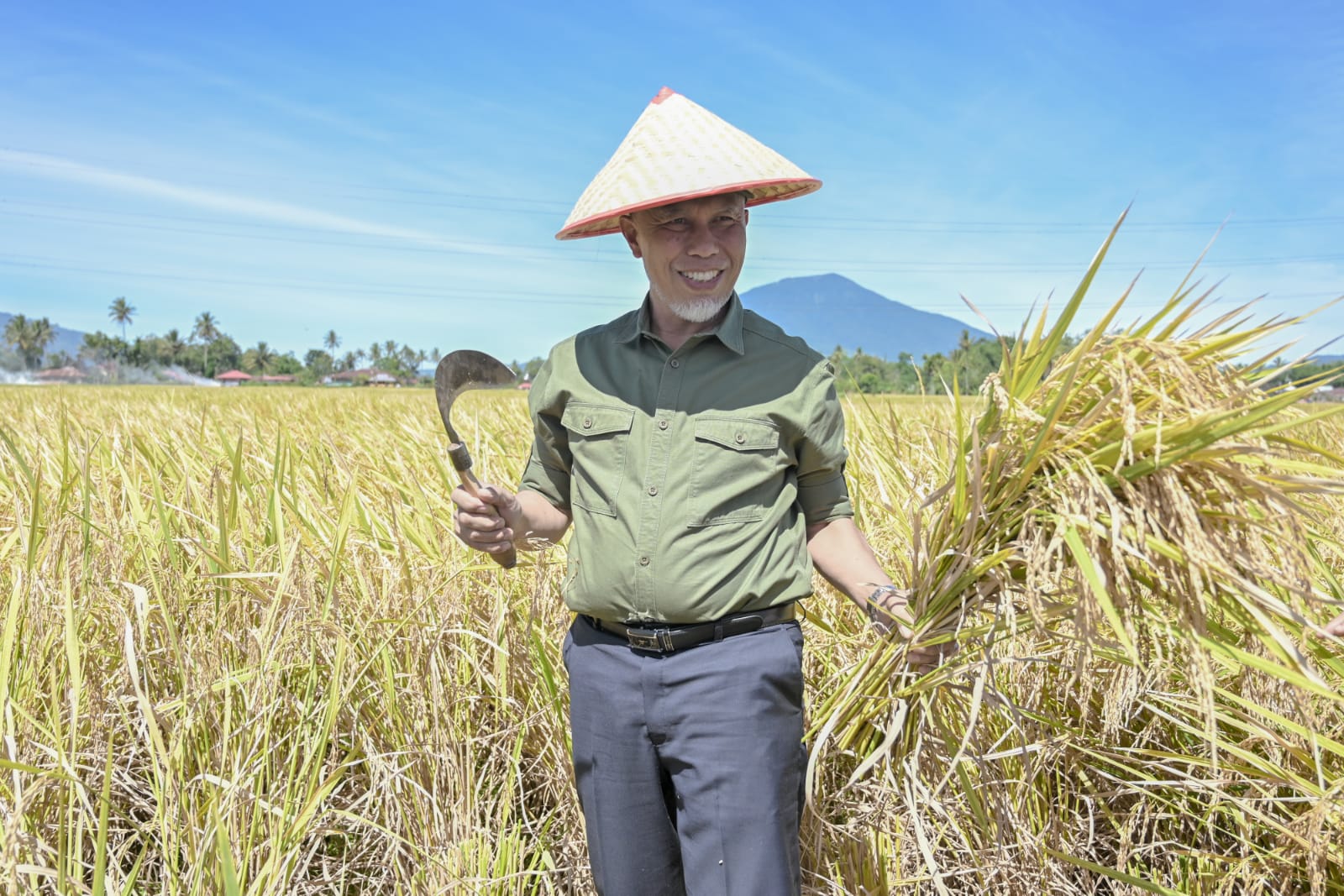 Membangun Citra Positif Petani untuk Mewujudkan Generasi Emas Sumatera Barat