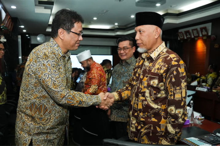 Gubernur Mahyeldi: Pusat Perlu Ambil Alih Pembayaran Gaji ASN agar Daerah Tetap Fokus Membangun