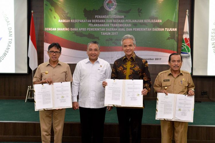 PENANDATANGAN NASKAH KESEPAKATAN BERSAMA PELAKSANAAN TRANSMIGRASI