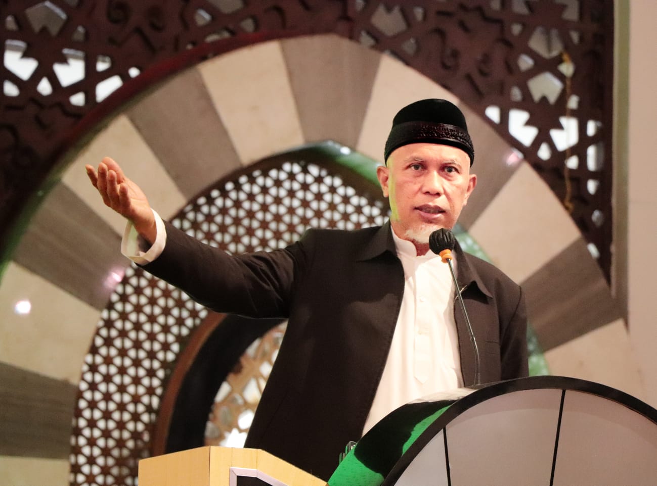 Gubernur Sumbar Ragukan Komitmen Manajemen Bank Nagari Untuk Menjadi Bank Syariah