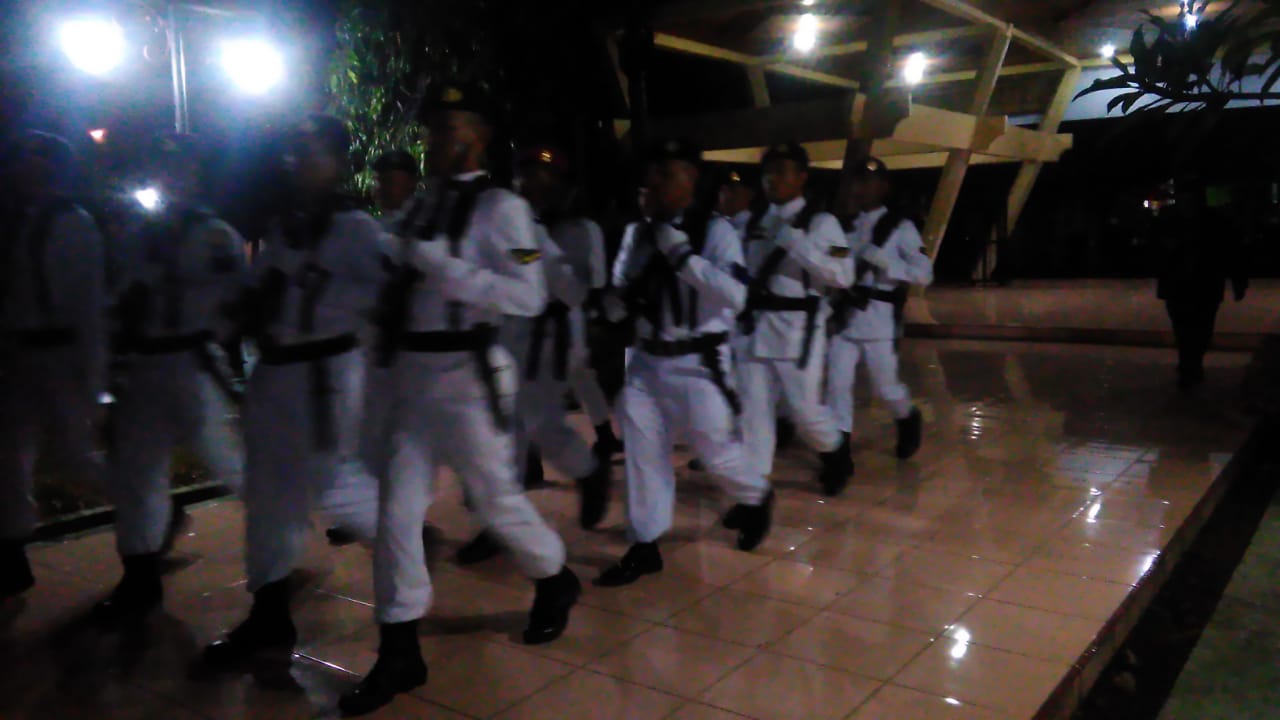 Renungan Suci di TMP Kusuma Negara Padang Berjalan Khidmat