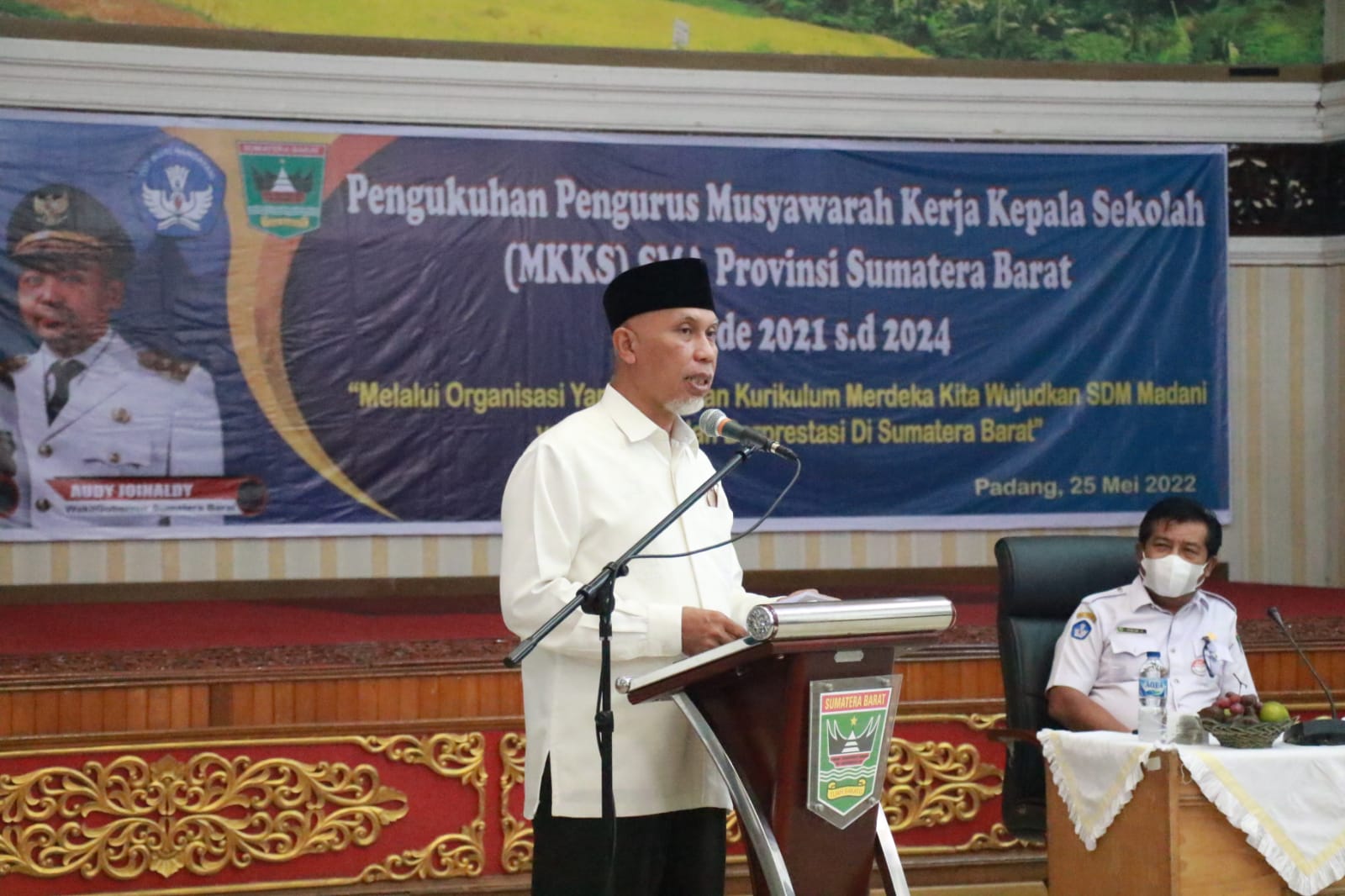 Gubernur Tegaskan Kepala Sekolah SMA Tingkatkan Inovasi 