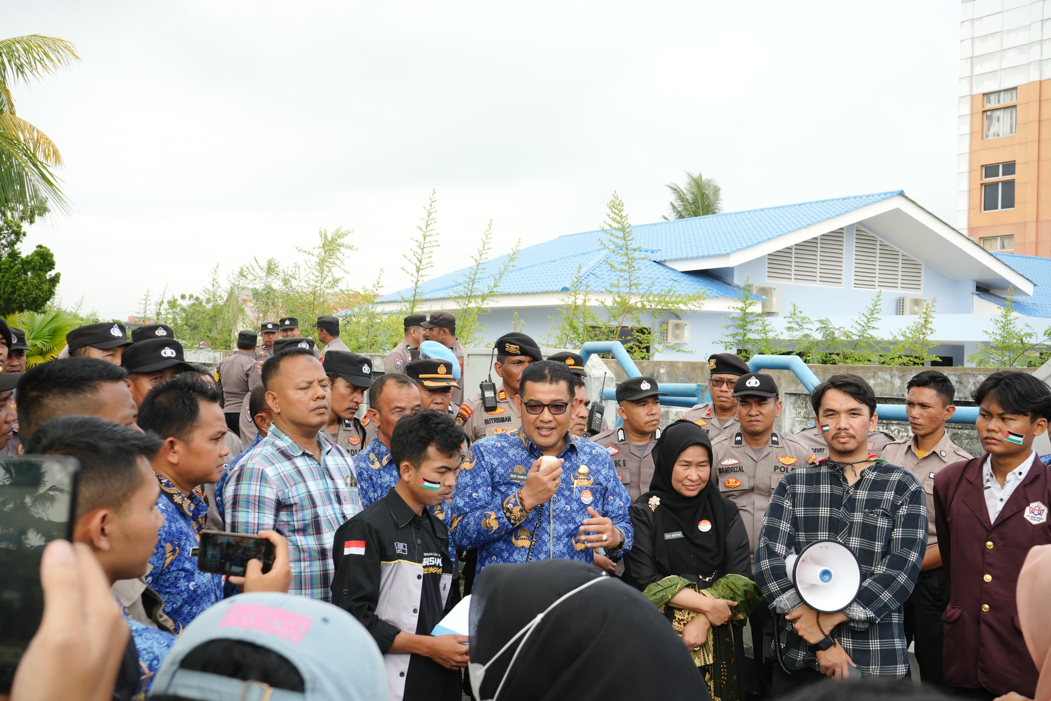 Kadishub dan Kadis Kominfotik Sumbar Terima Aspirasi Mahasiswa Tuntut Cabut Izin Grab 