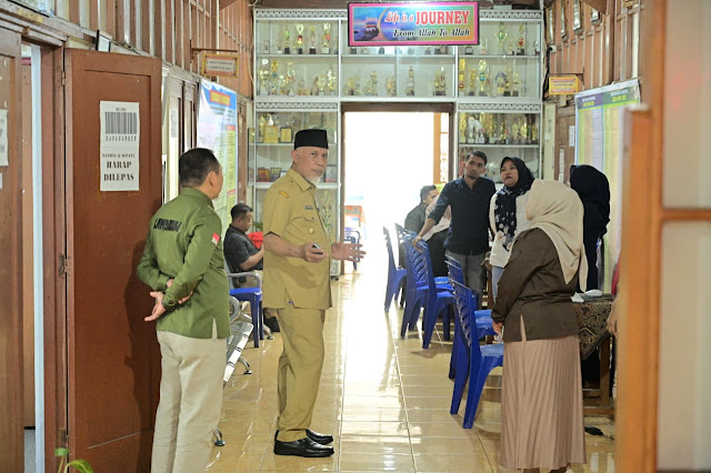 Tinjau Pelaksanaan SPMB di SMAN 1 Bukittinggi, Gubernur Pastikan Seleksi Berjalan Transparan, Objektif, dan Bebas Intervensi