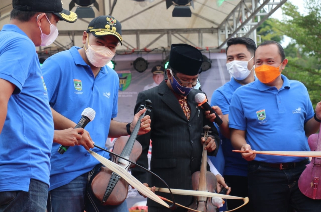 Festival Bahari Pessel Rabab Pasisia Resmi Ditutup, Wagub : Jangan Sampai Tradisi Ditelan Zaman 
