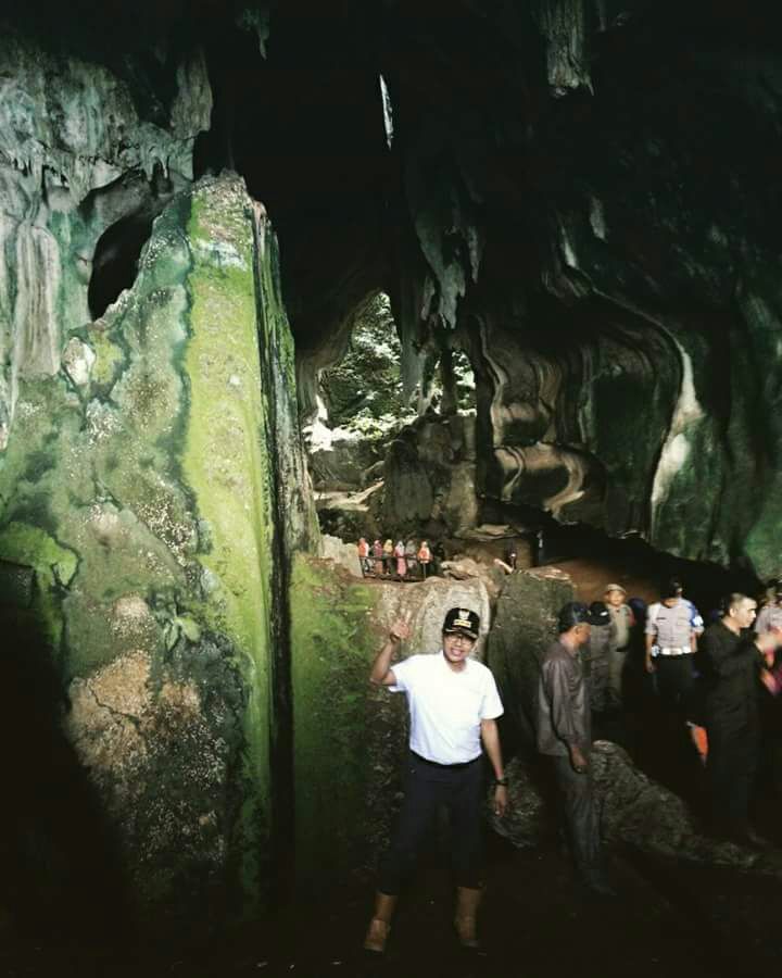 Gua Batu Kapal Seribu