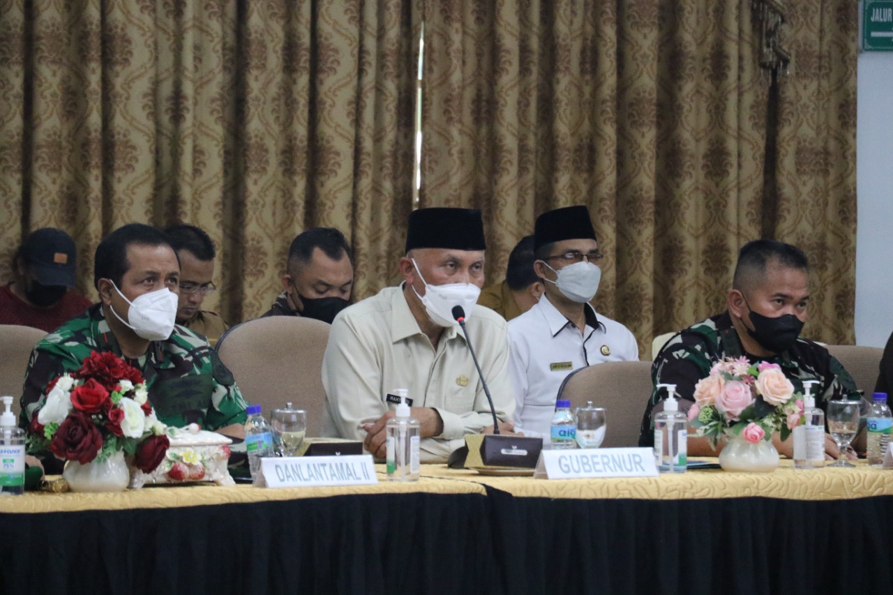 Siapkan Lima Hadiah Umroh, Gubernur Instruksikan Optimalisasi Vaksinasi Hingga Akhir Tahun.