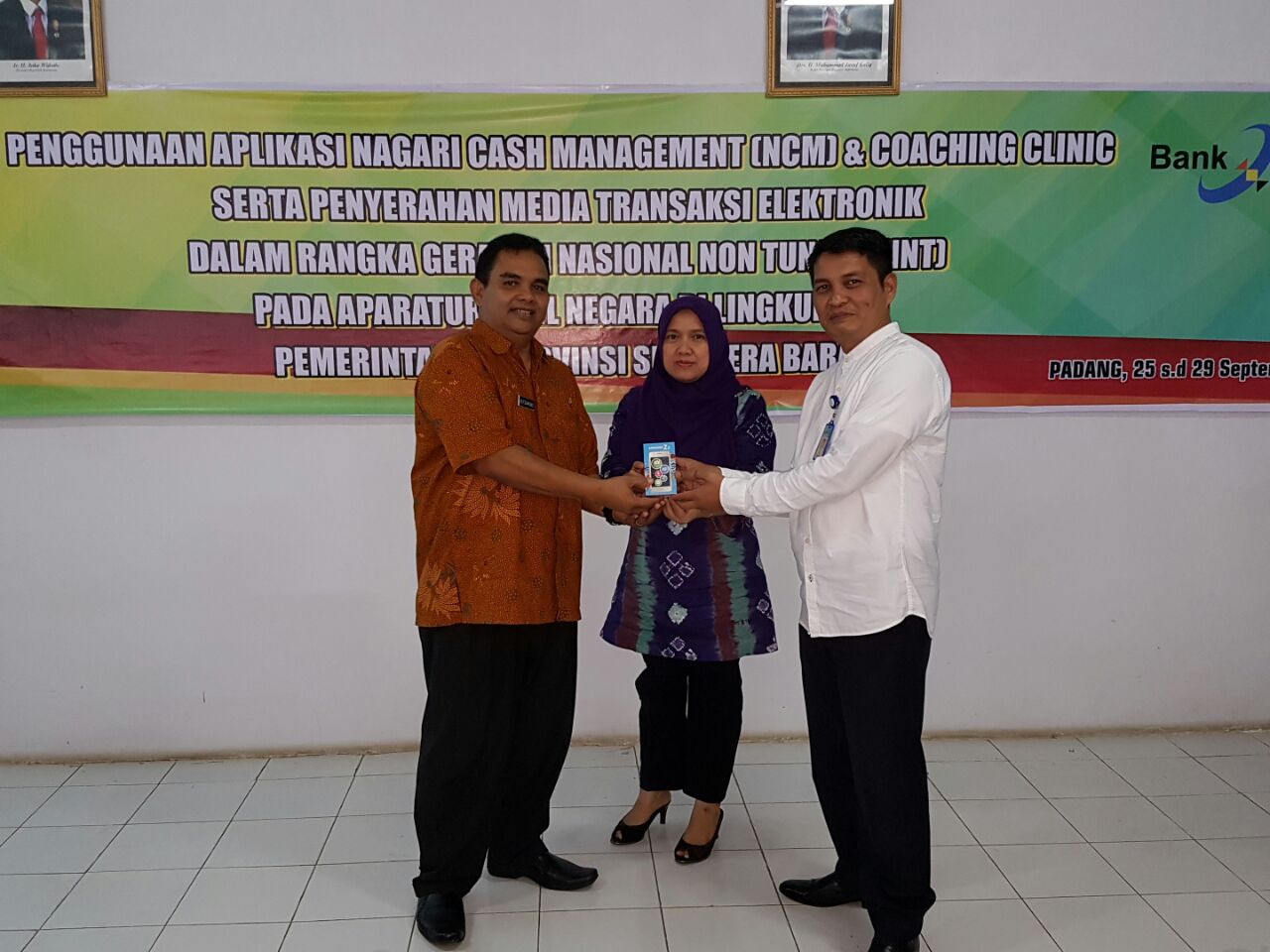 PENGGUNAAN APLIKASI CASH MANAGEMENT DAN COACHING CLINIC SERTA PENYERAHAN MEDIA TRANSAKSI ELEKTRONIK DALAM RANGKA GNNT.