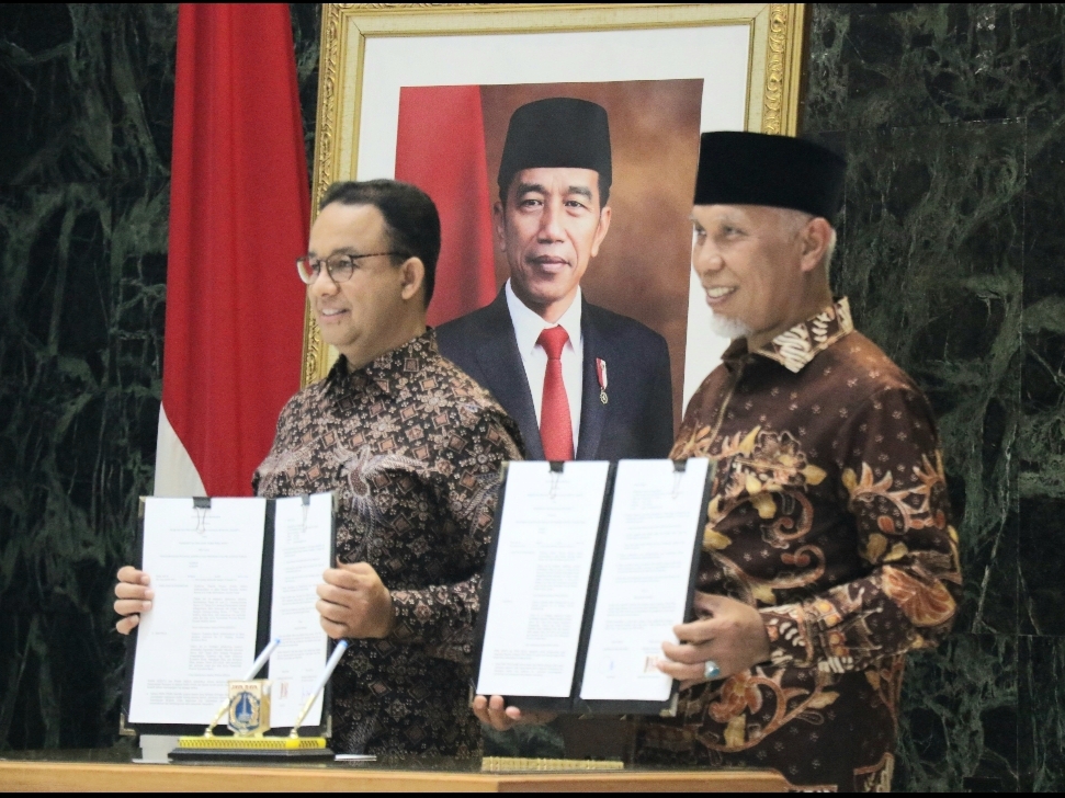 Gubernur Mahyeldi dan Anies Baswedan Tandatangani Kesepakatan Pengembangan potensi Daerah dan Pelayanan Publik