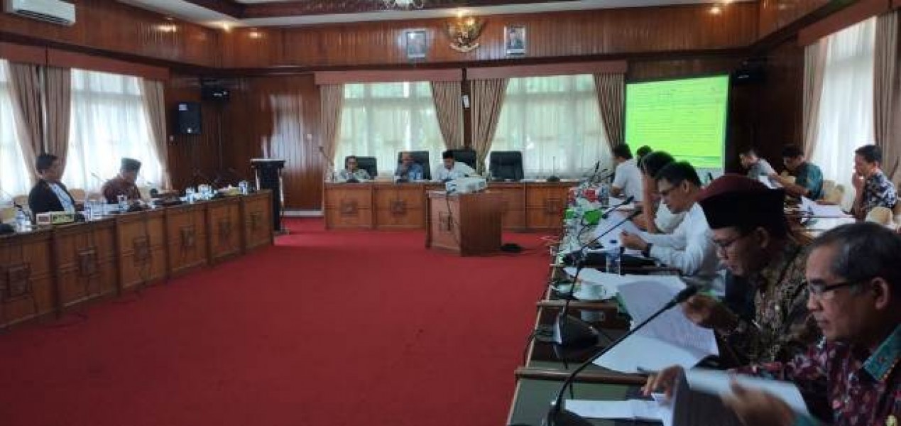 Komisi I DPRD Sumbar Dalami Penyempurnaan Ranperda Trantibum Linmas