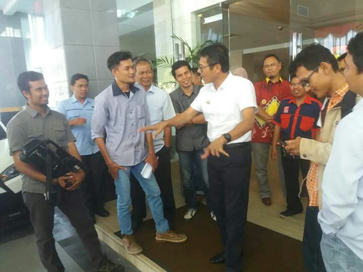 Gubernur Sumbar Diskusi Ringan Dengan Insan Pers