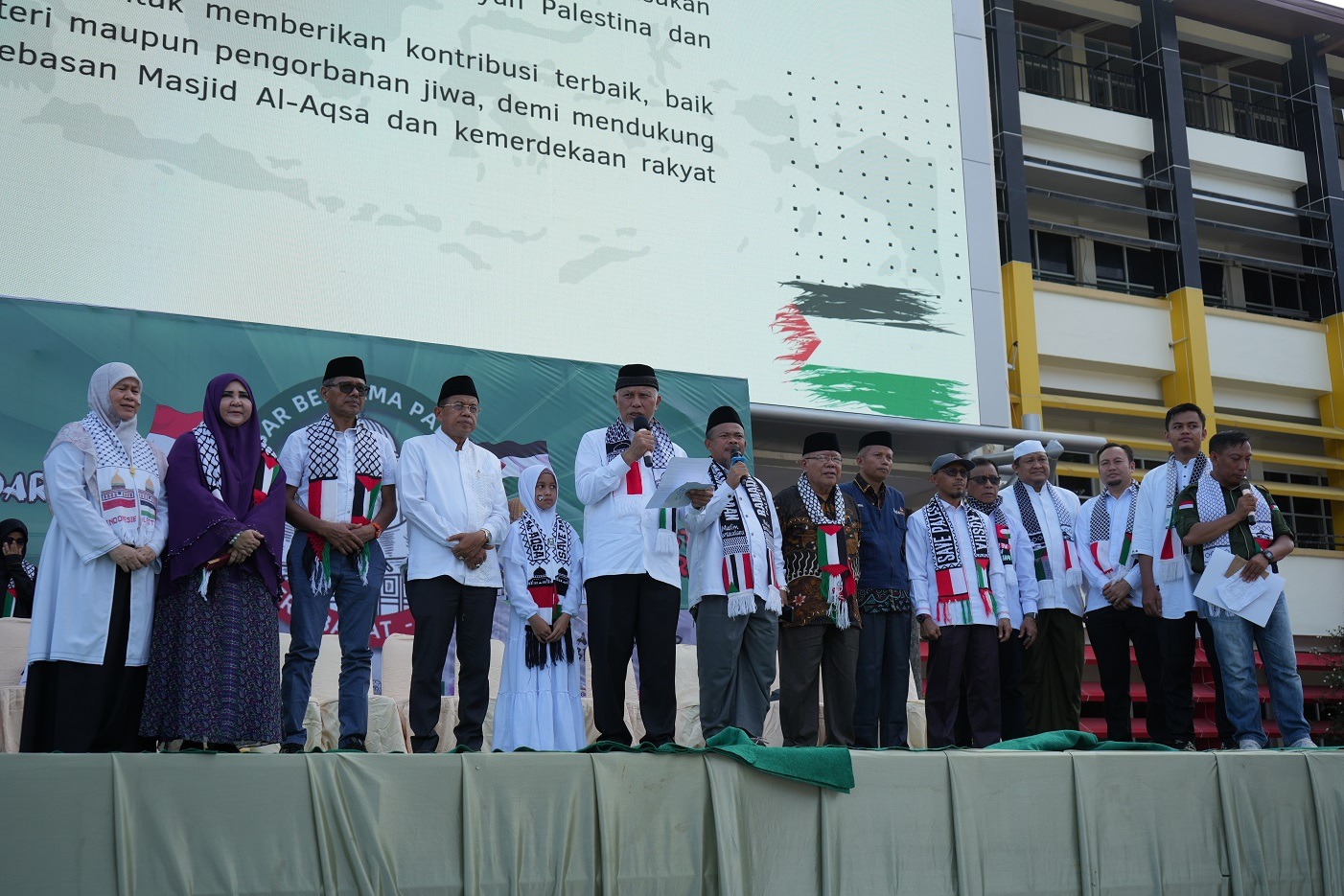 Ribuan Warga Sumbar Ikuti Aksi Solidaritas untuk Palestina di Kantor Gubernur, Donasi Terkumpul Lebih Rp1,5 Miliar