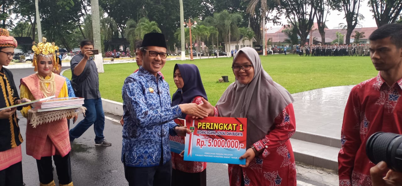 Beri penghargaan, Gubernur Sumbar harapkan pemuda pelopor menjadi tauladan 
