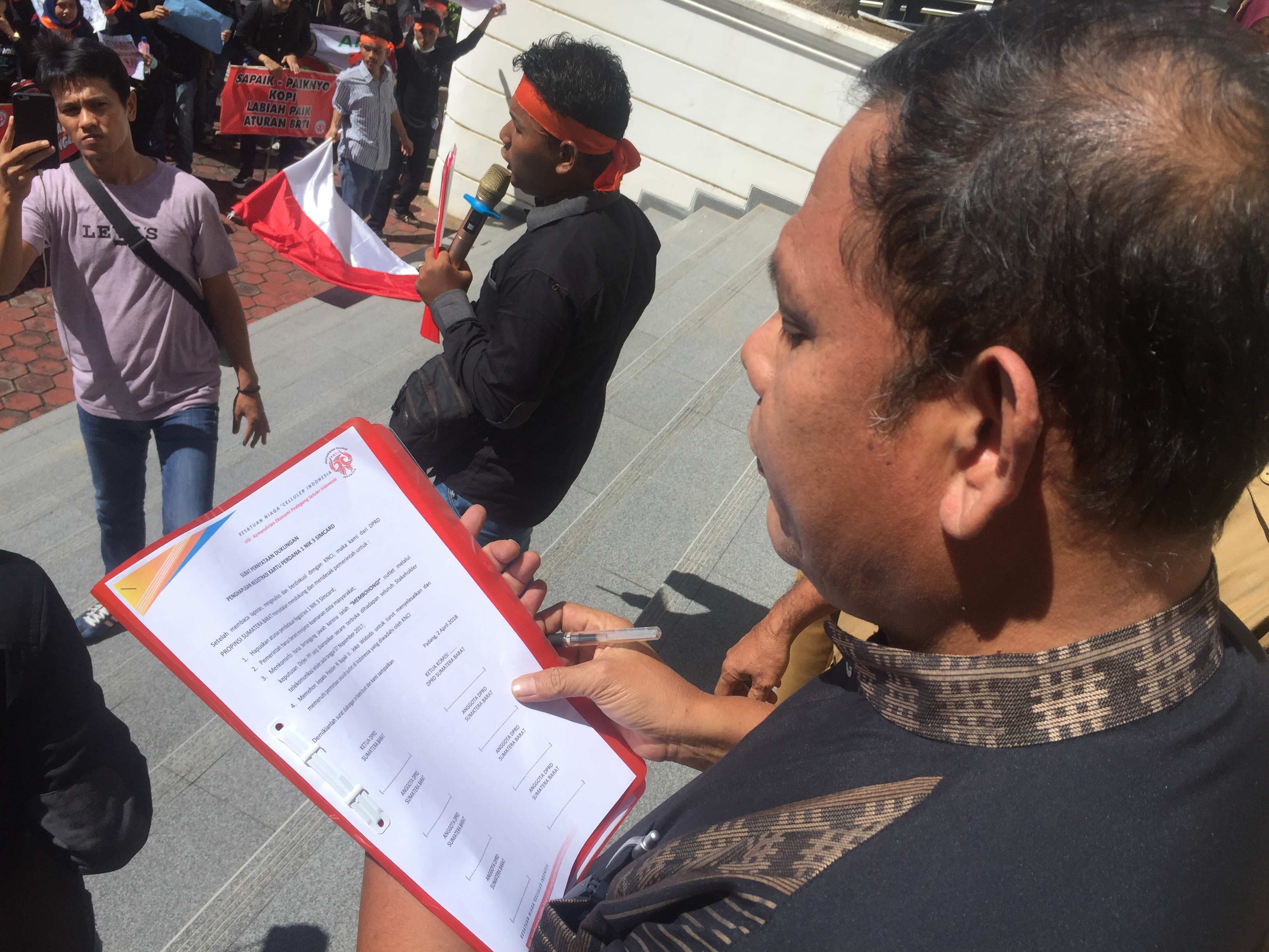 Pengusaha Seluler Tuntut Penghapusan Pembatasan Kartu Telepon