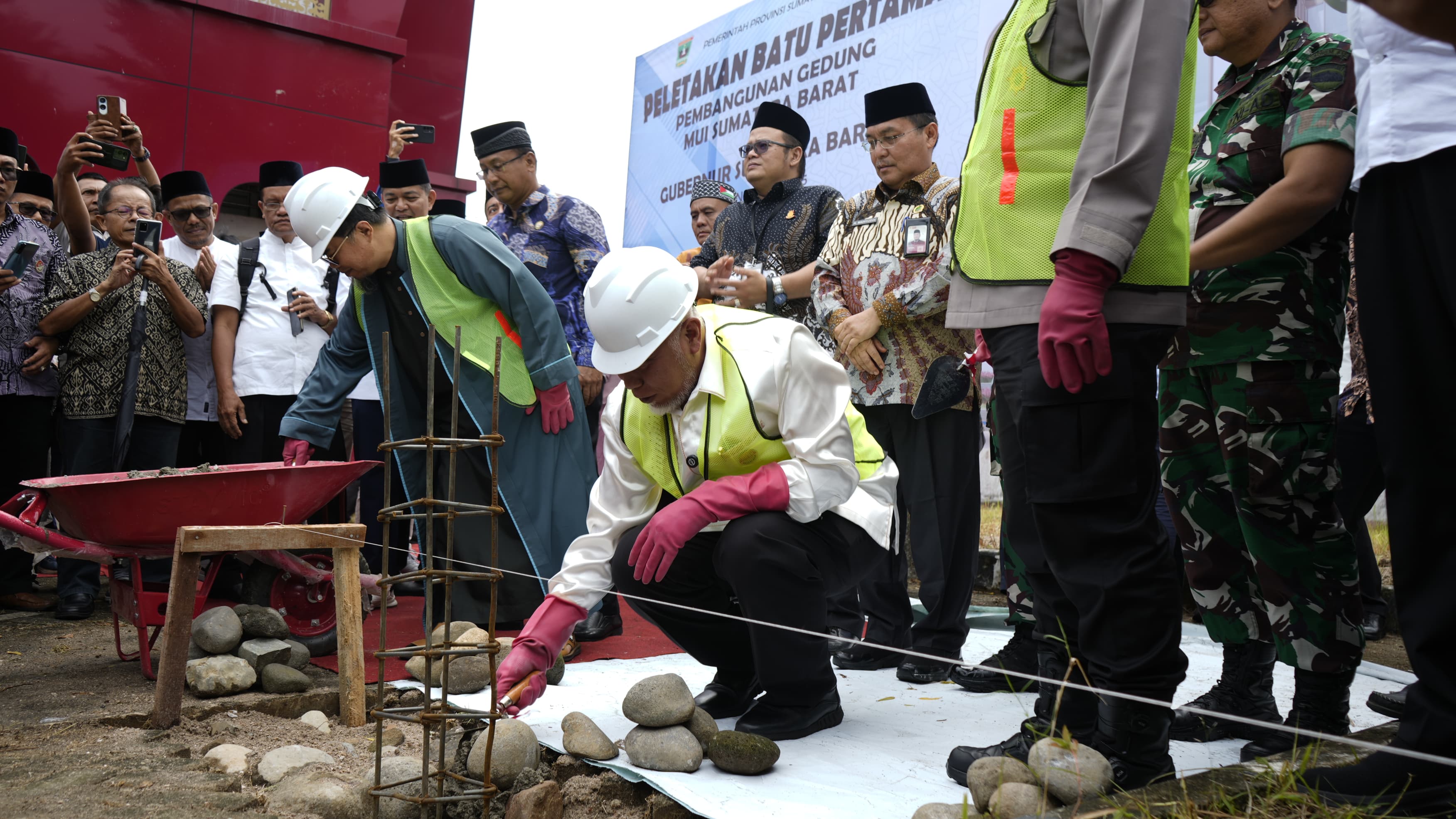 Perkuat Peran Ulama, Gubernur Mahyeldi Resmikan Pembangunan Gedung MUI Sumbar