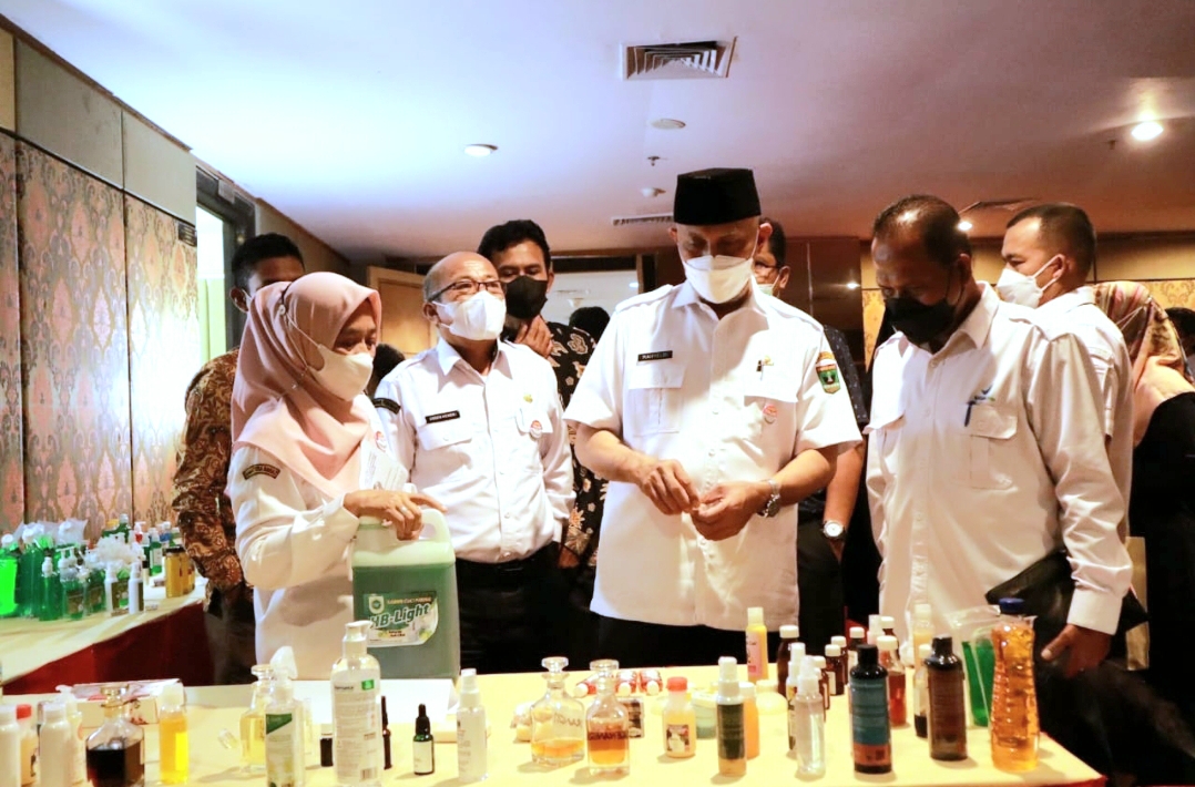 Pemprov Sumbar Terus Dorong Pengembangan Hilirisasi Produk Minyak Atsiri
