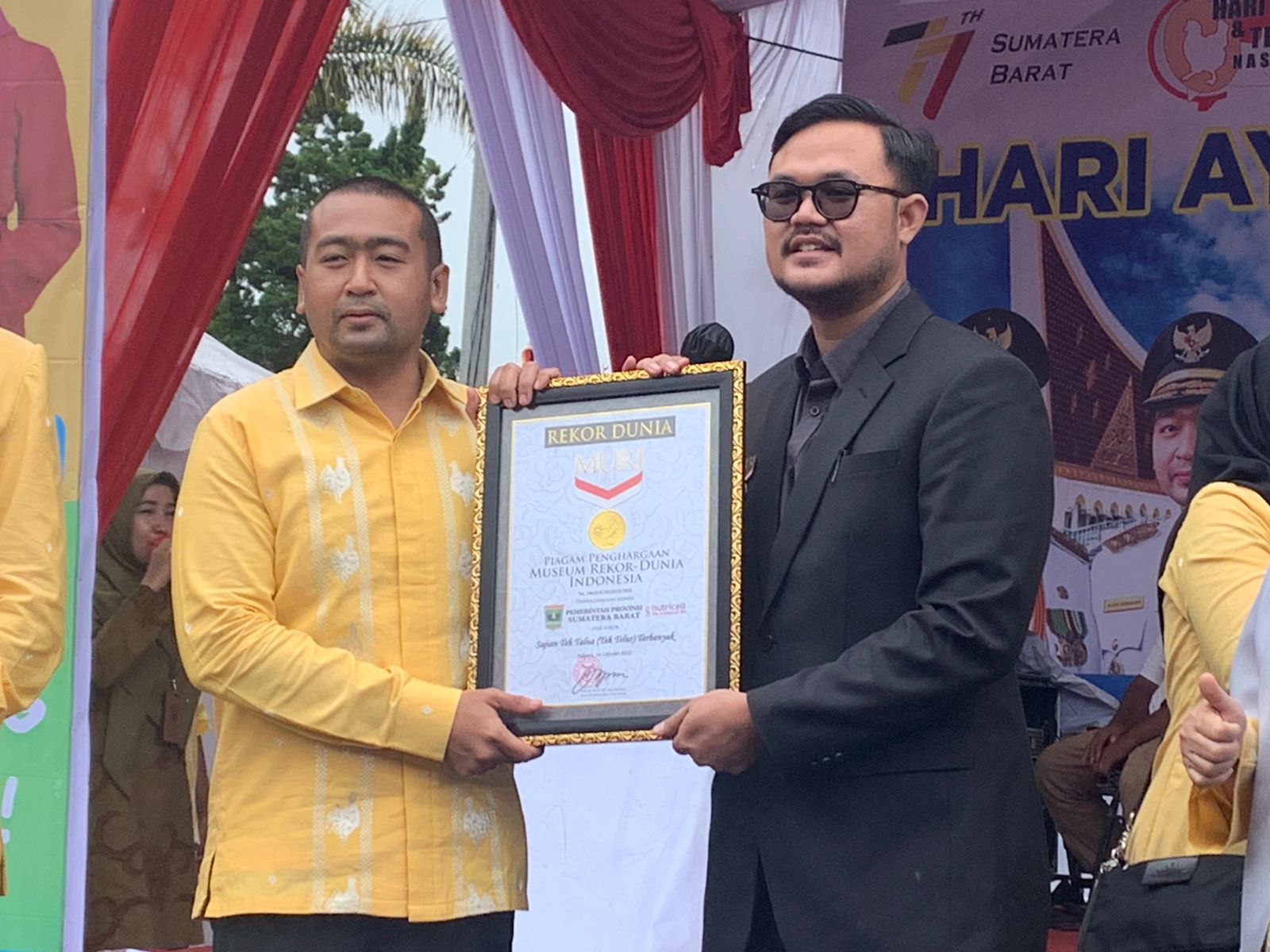 Pecahkan Rekor MURI Sajian Teh Talua Terbanyak, Sumbar Jadi Pioneer Peningkatan Konsumsi Ayam dan Telur Nasional 