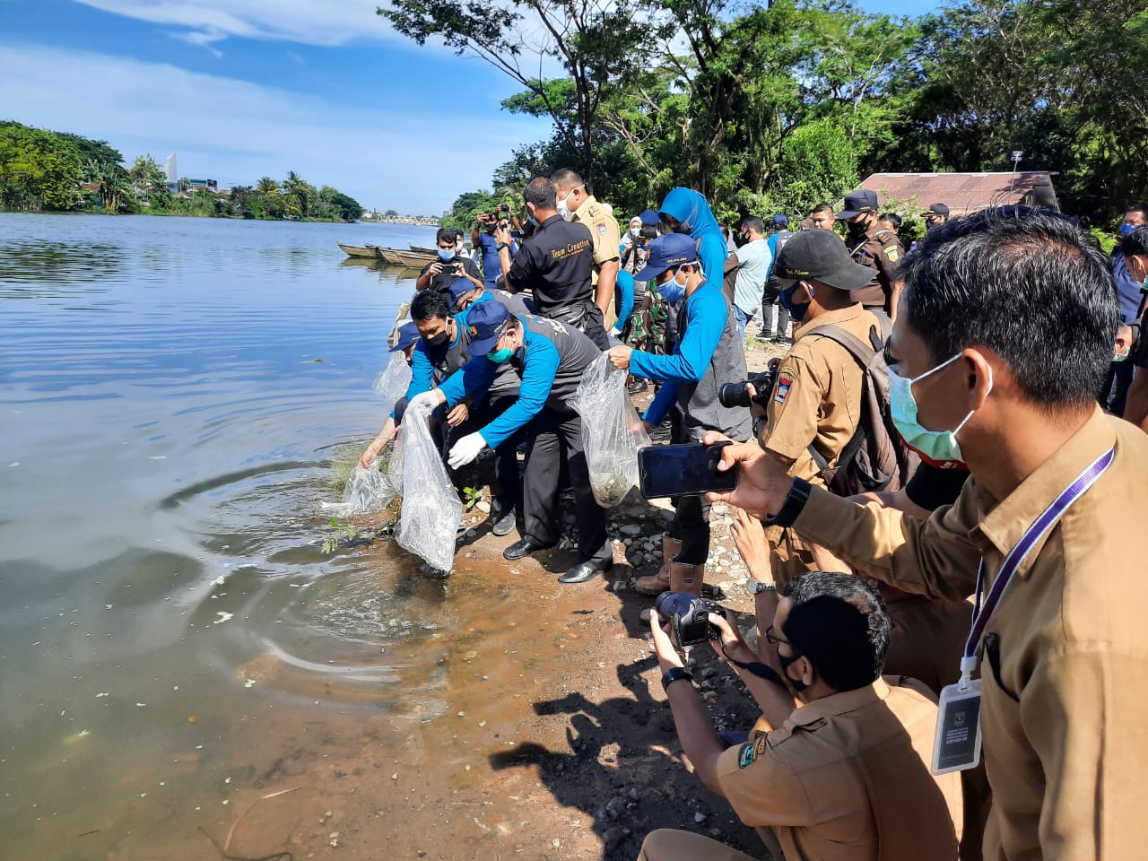 Wakil Gubernur : Wagub Tebar Bibit Ikan di Delta Malvinas Batang Kuranji