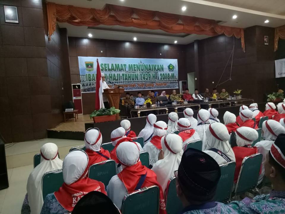 Melepas resmi calon jemaah haji Kloter III Embarkasi Padang