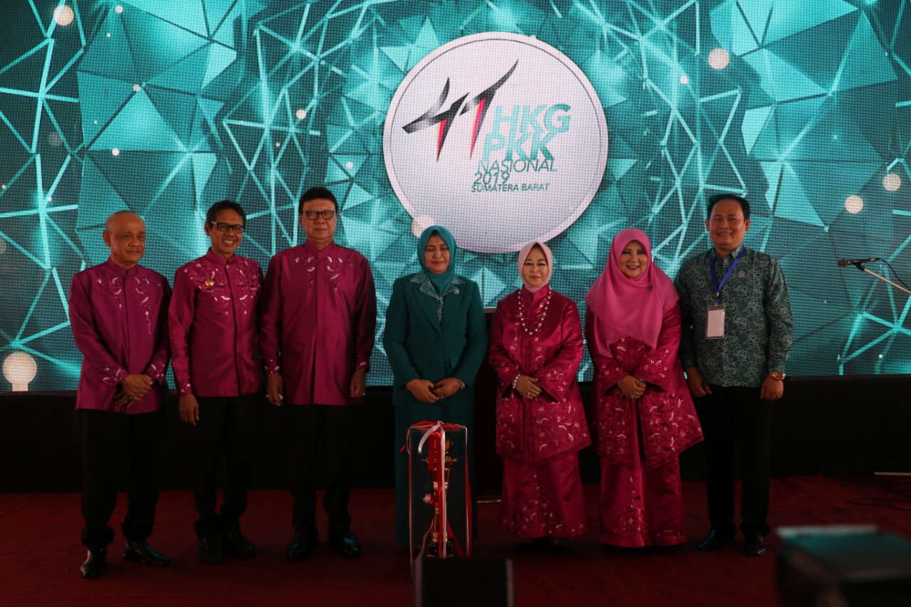 Mendagri Hadiri HKG-PKK Nasional ke-47 di Padang