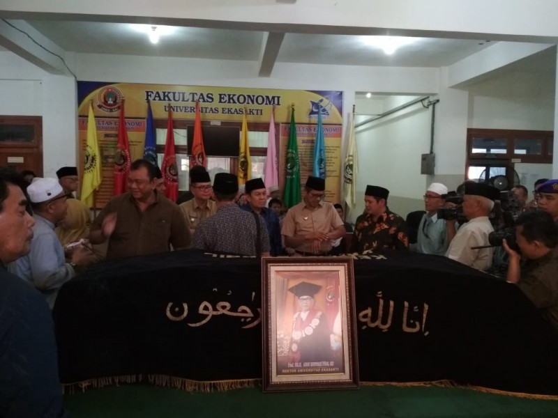 Andi Mustari Pidie Wafat Hendra Irwan Rahim Sumbar Kehilangan Tokoh Pendidikan