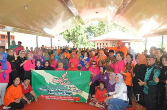 Warga Miskin Sijunjung Terima Bantuan Dari Indo Jelito Peduli