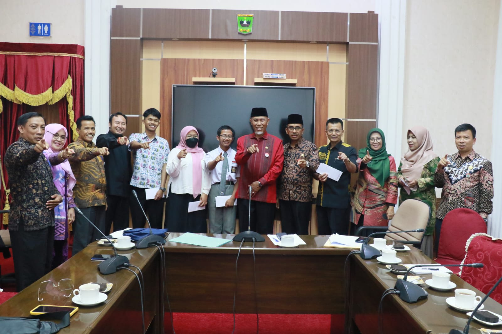 Apresiasi Guru dan Siswa Penerima Beasiswa Luar Negeri, Ini Pesan Gubernur Sumbar