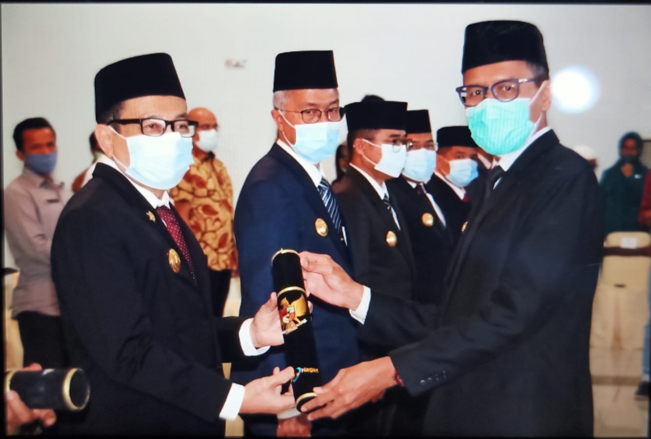Gubernur Irwan Prayitno Kukuhkan Delapan Penjabat Sementara Bupati/Walikota