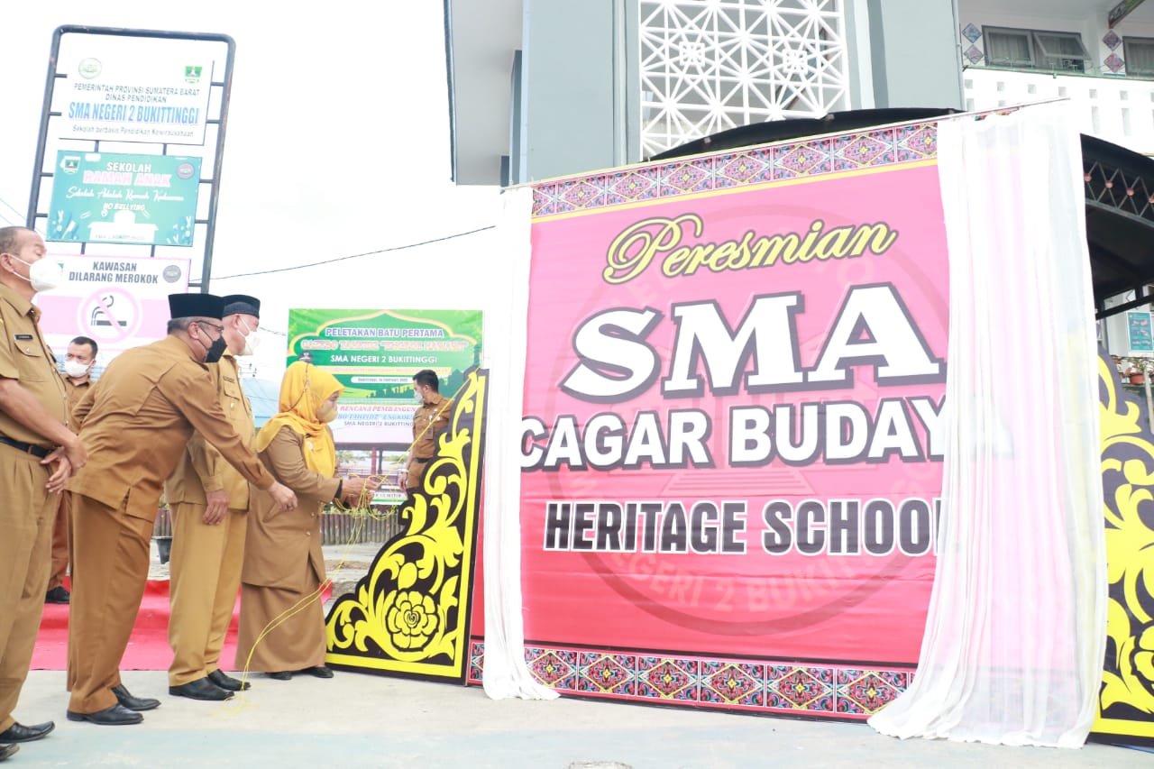 Gubernur Mahyeldi Canangkan SMAN 2 Bukittinggi Sebagai Heritage School 