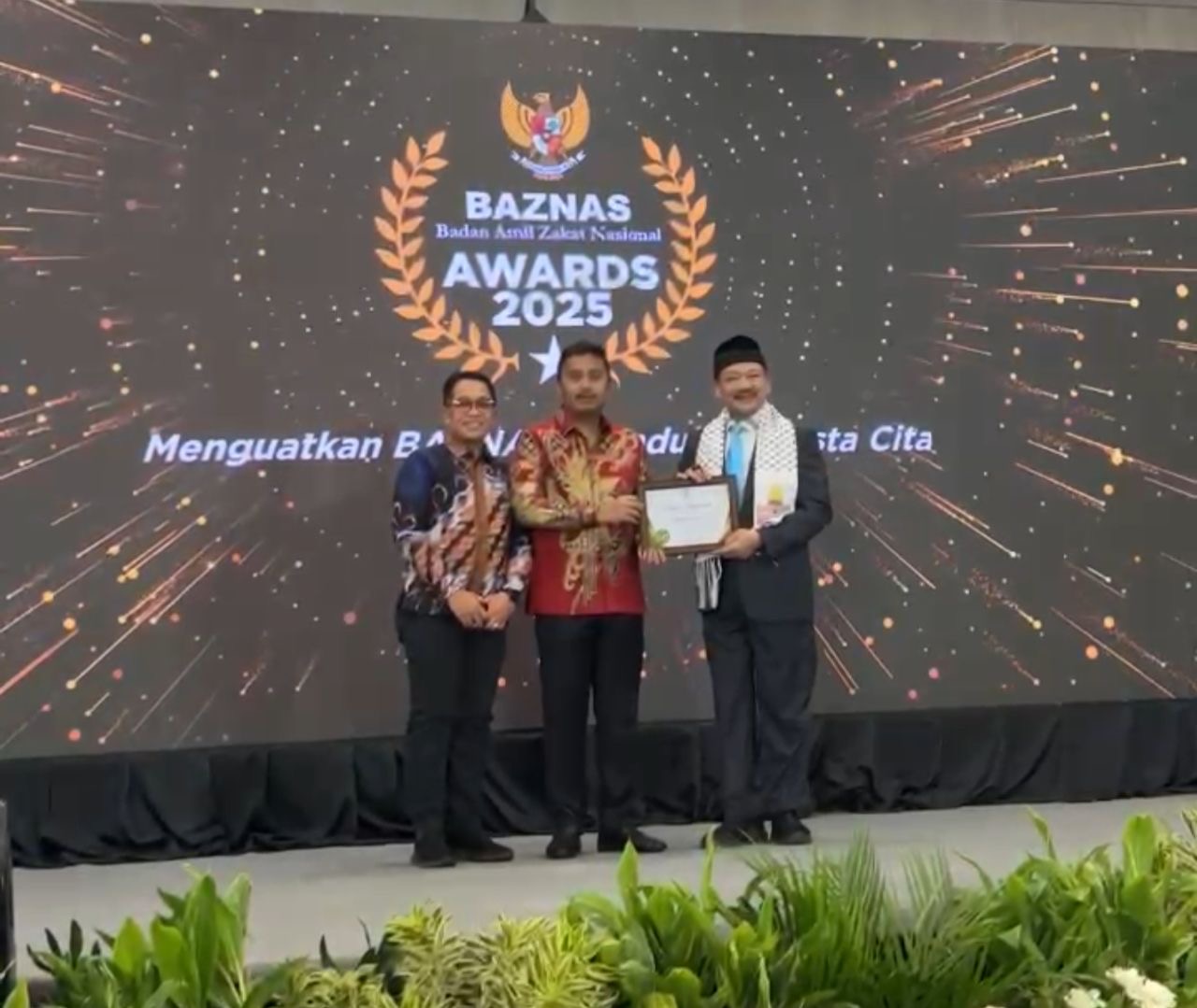 Pemprov Sumbar Raih Penghargaan pada BAZNAS Awards 2025