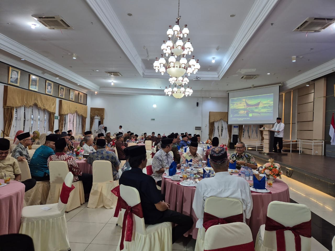 Gubernur Mahyeldi Gelar Buka Puasa Bersama DHD 45 dan Pensiunan Pejabat