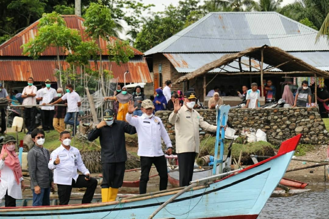 "Bapak, Gubernur Pertama yang Datang ke Nagari Kami"
