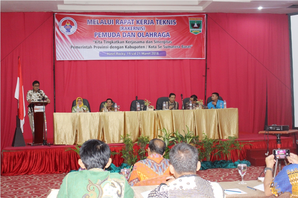 GUBERNUR SUMBAR BUKA RAKORNIS PEMUDA DAN OLAHRAGA