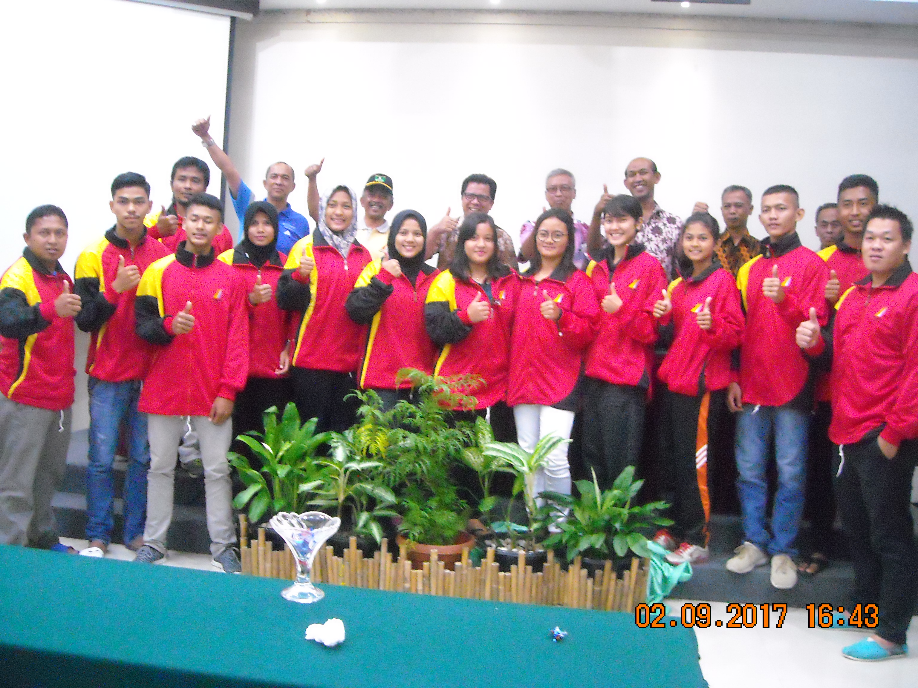 KEPALA DISDIK SUMBAR LEPAS KONTINGEN O2SN