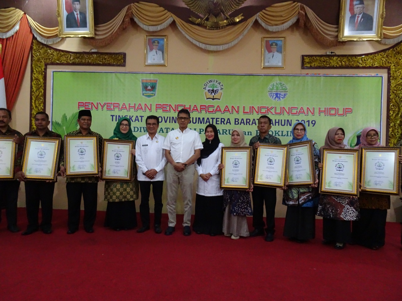 Gubernur Serahkan Penghargaan Lingkungan Tingkat Provinsi