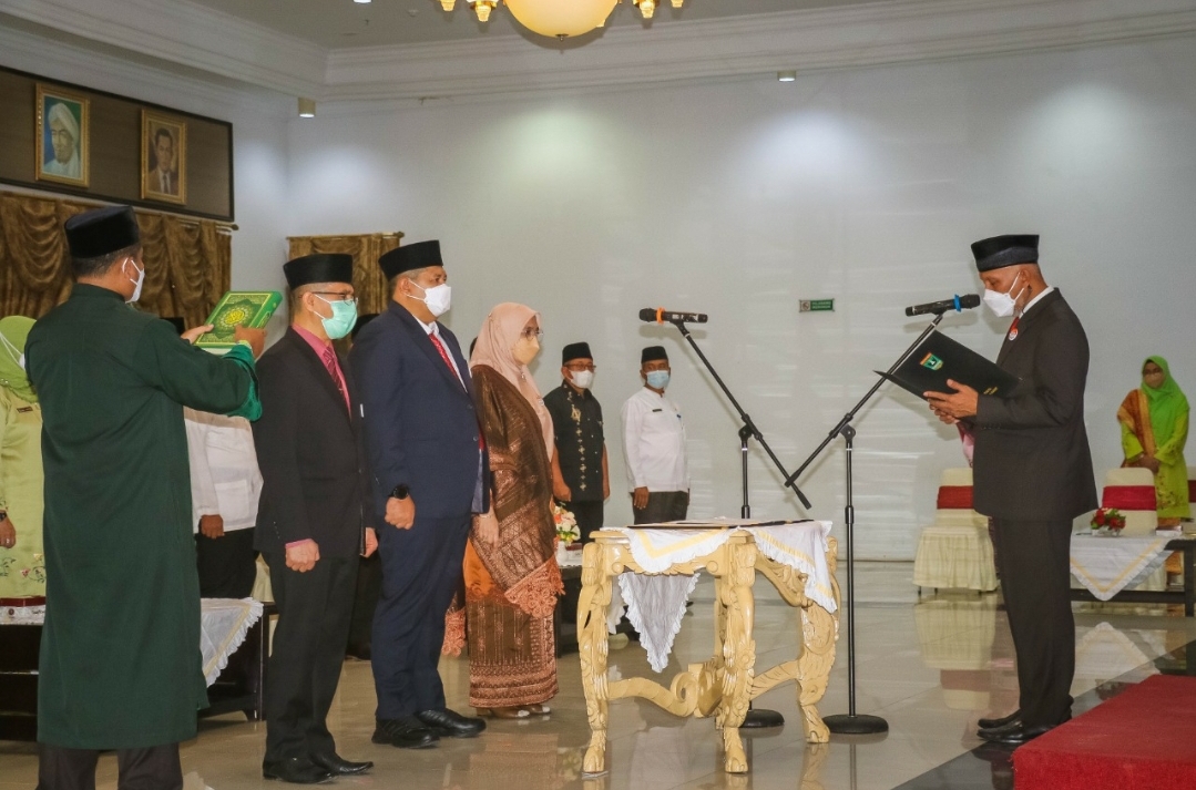 Lantik 3 Pejabat Tinggi Pratama, Gubernur Mahyeldi Ajak Kerja Profesional