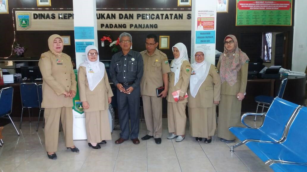 TINGKATKAN LAYANAN DUKCAPIL DI KABUPATEN/KOTA DENGAN PROGRAM 3 IN 1.