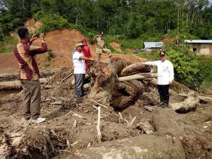 Wagub Nasrul Abit Tinjau Kondisi Galodo Banjir Bandang Solok Selatan